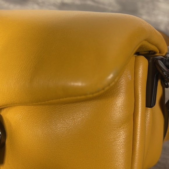 Coach Pillow Tabby 18 - Picture 9 of 11